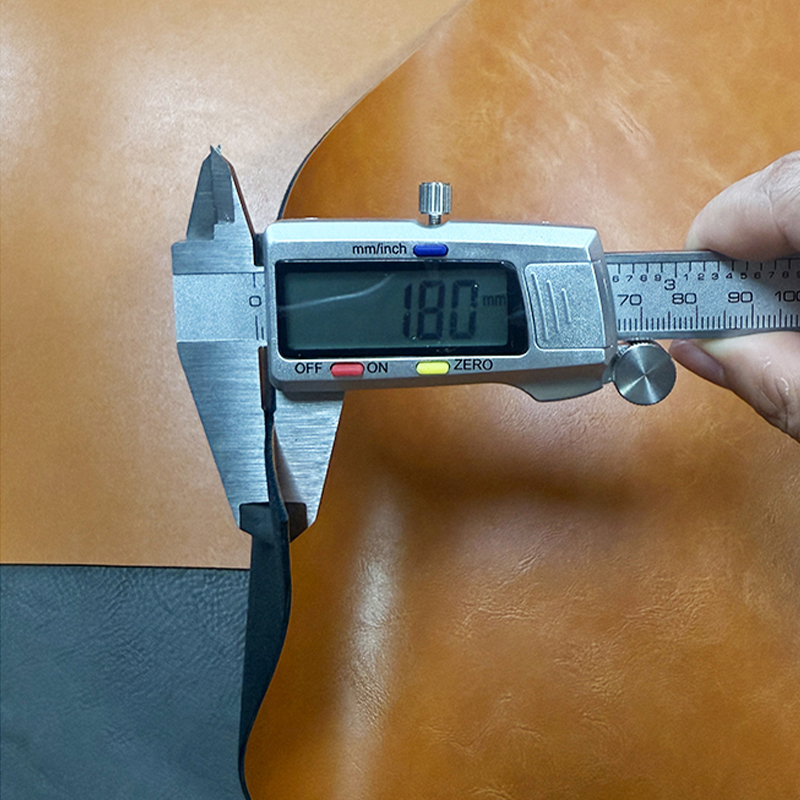 1,8 mm laserovateľné koženkové listy s lepidlom/bez lepidla